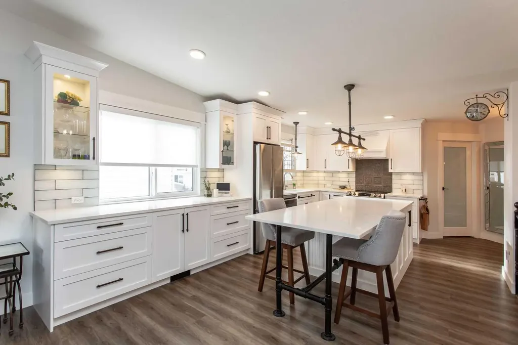 4731 49a Avenue Lacombe AB T4L 1N4