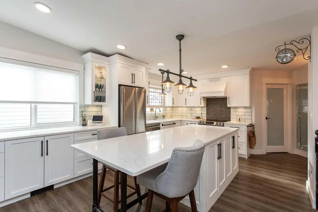 4731 49a Avenue Lacombe AB T4L 1N4