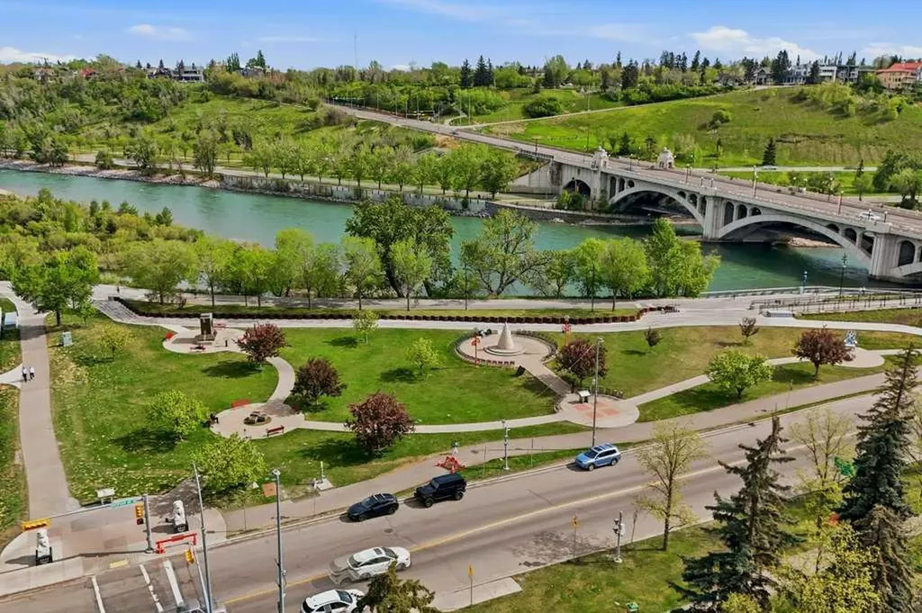 205 Riverfront Avenue SW Calgary AB T2P5K4