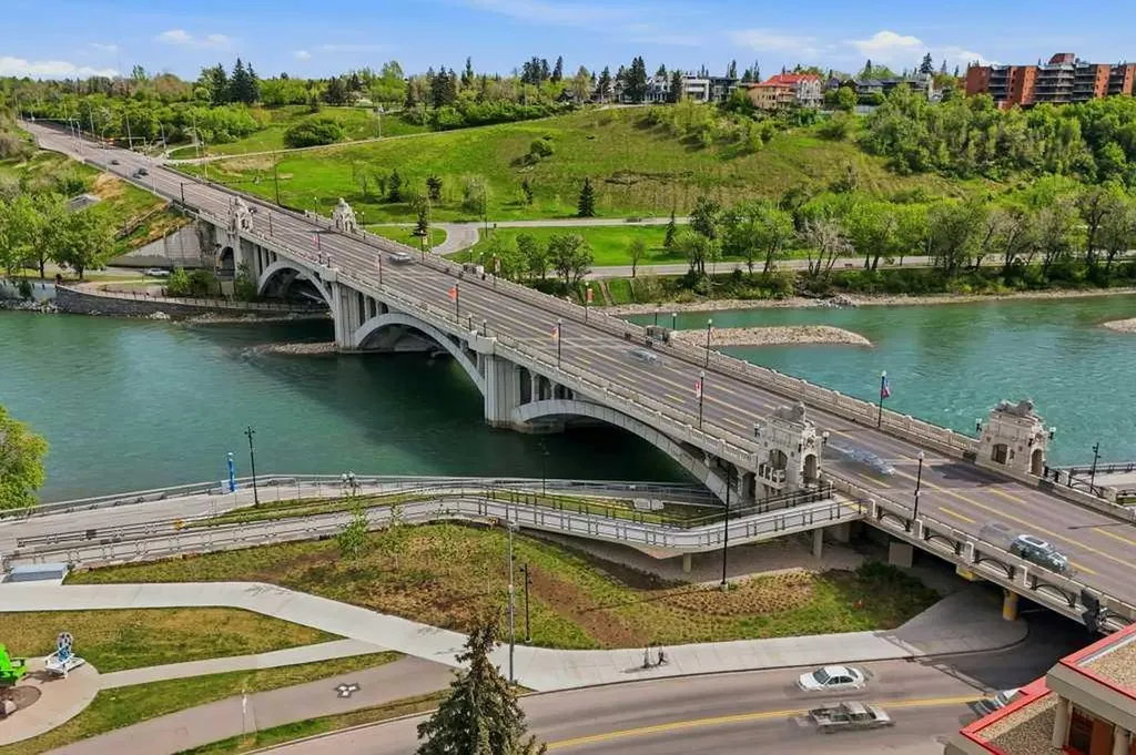 205 Riverfront Avenue SW Calgary AB T2P5K4