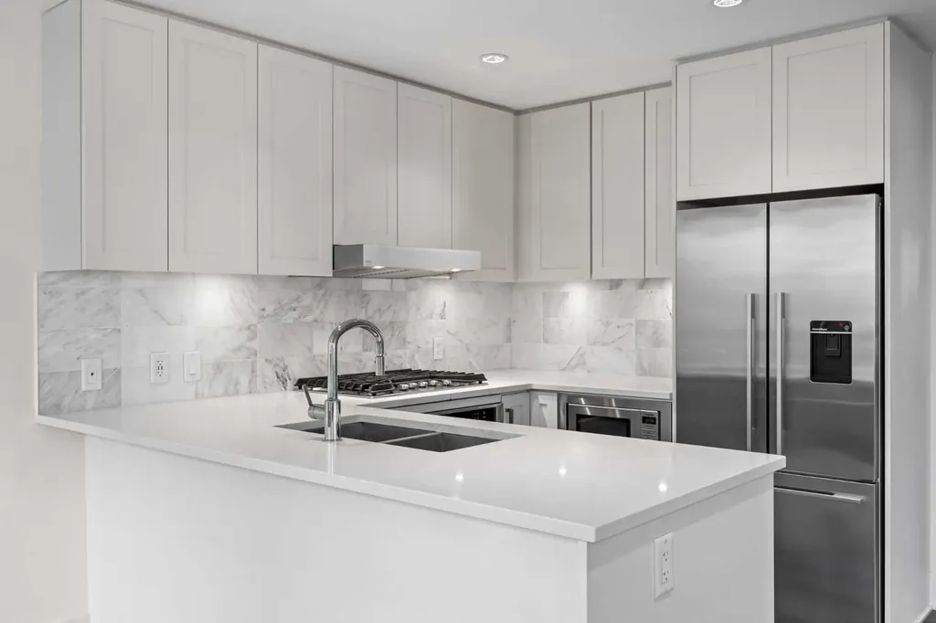 46 9 Street NE Calgary AB T2E 7Y1