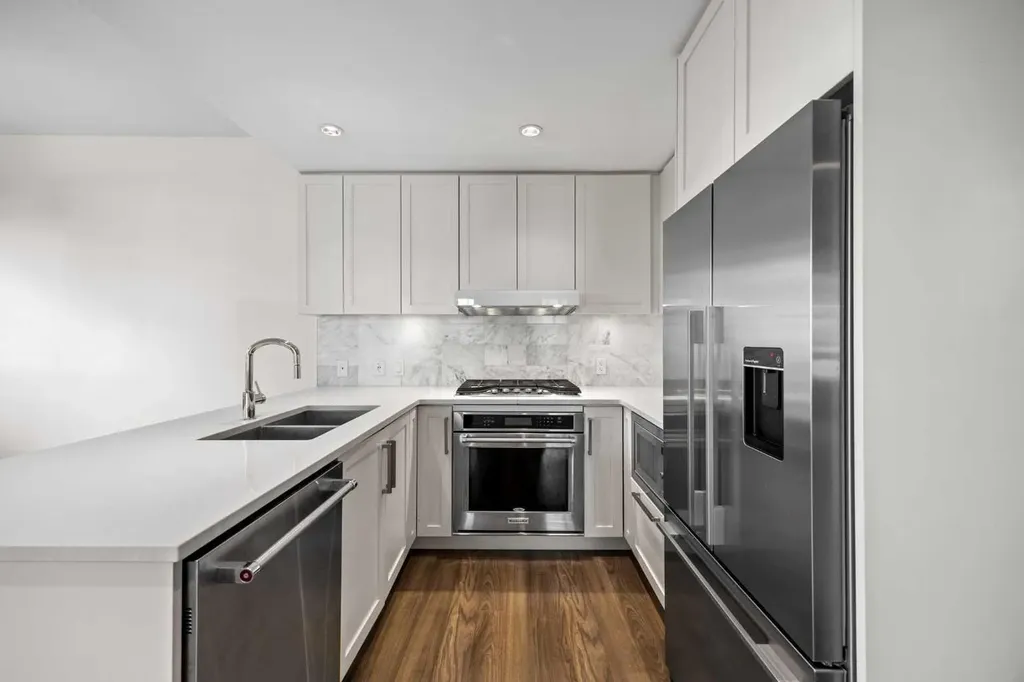 46 9 Street NE Calgary AB T2E 7Y1