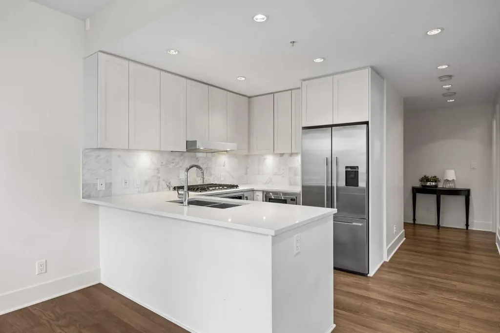 46 9 Street NE Calgary AB T2E 7Y1