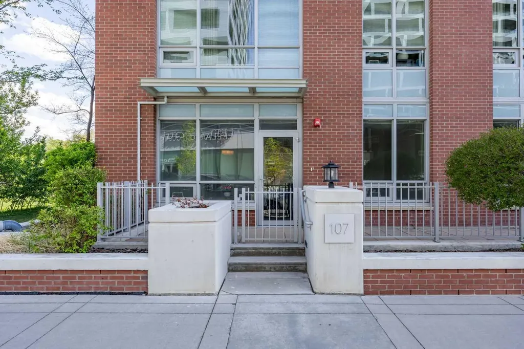 46 9 Street NE Calgary AB T2E 7Y1
