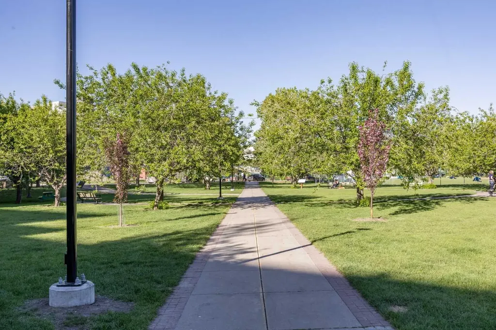 46 9 Street NE Calgary AB T2E 7Y1