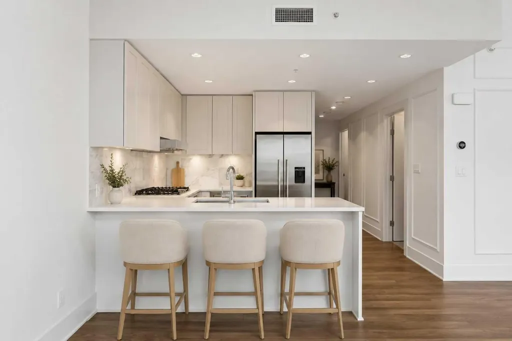 46 9 Street NE Calgary AB T2E 7Y1