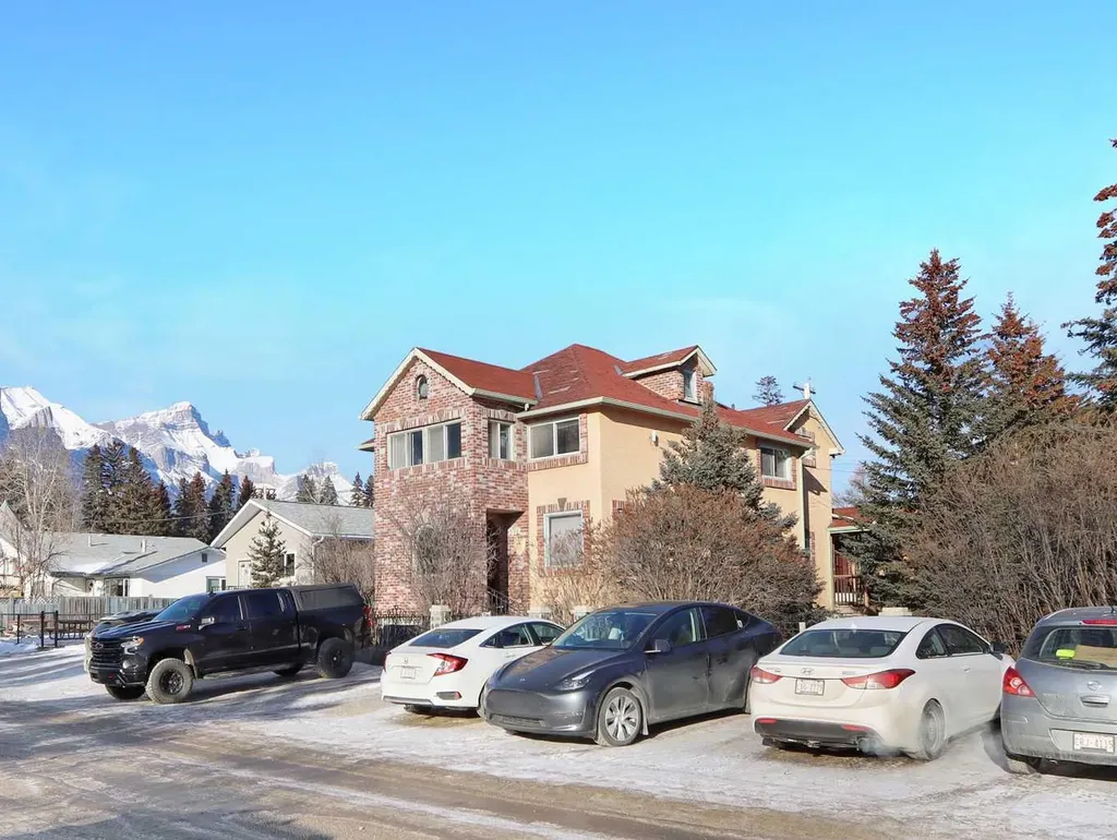 910 Main Street Canmore AB T1W1R6