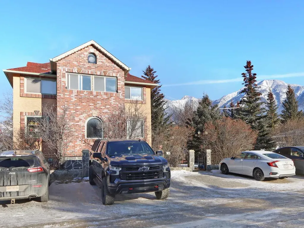 910 Main Street Canmore AB T1W1R6