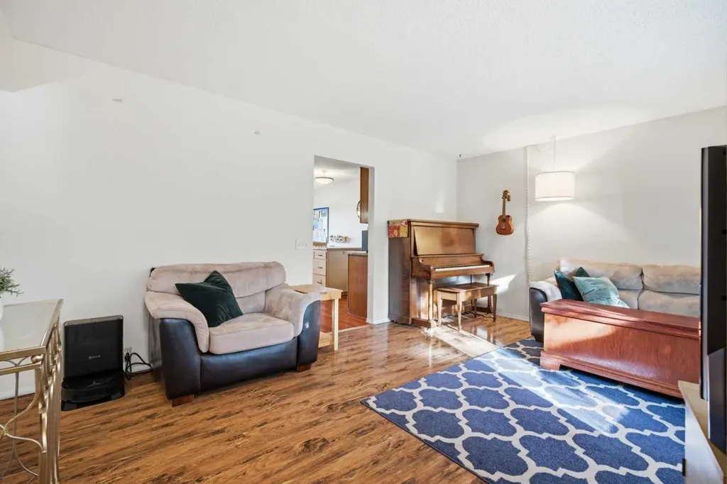 14816 1 Street SE Calgary AB T2X1A1