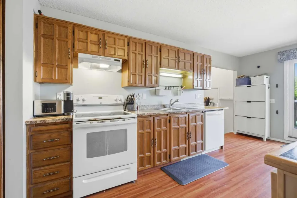 14816 1 Street SE Calgary AB T2X1A1