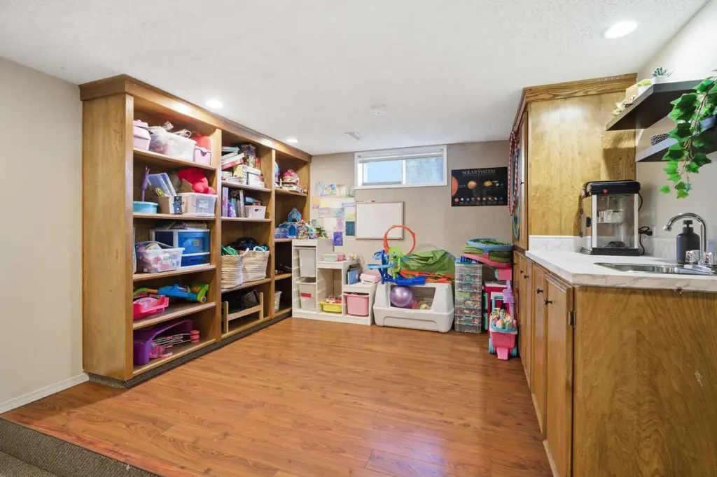 14816 1 Street SE Calgary AB T2X1A1