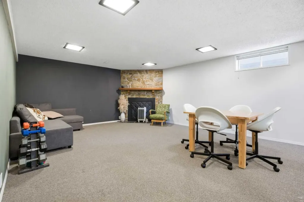 14816 1 Street SE Calgary AB T2X1A1