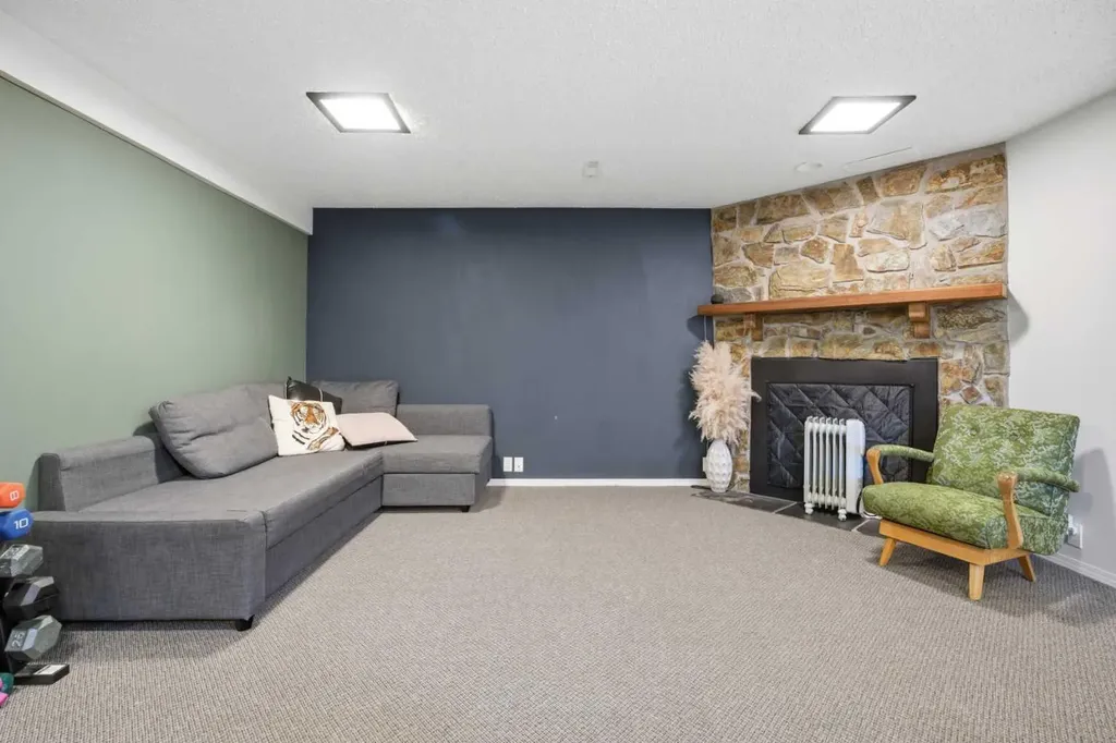 14816 1 Street SE Calgary AB T2X1A1