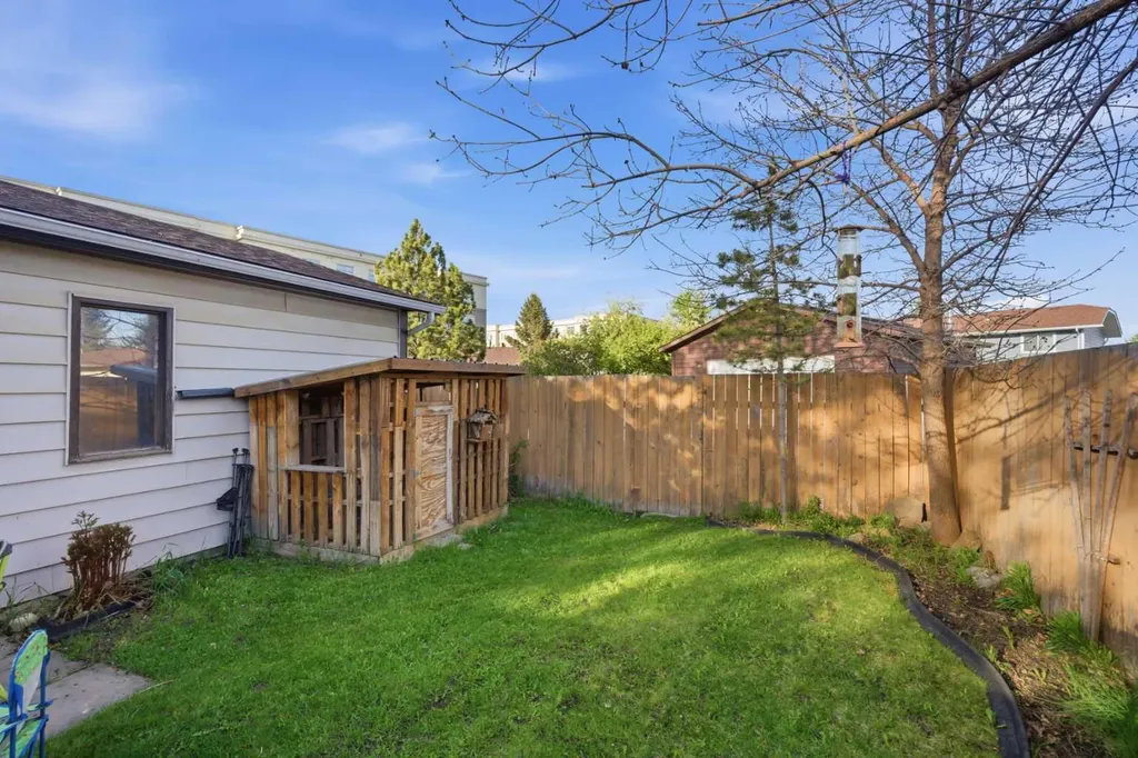 14816 1 Street SE Calgary AB T2X1A1