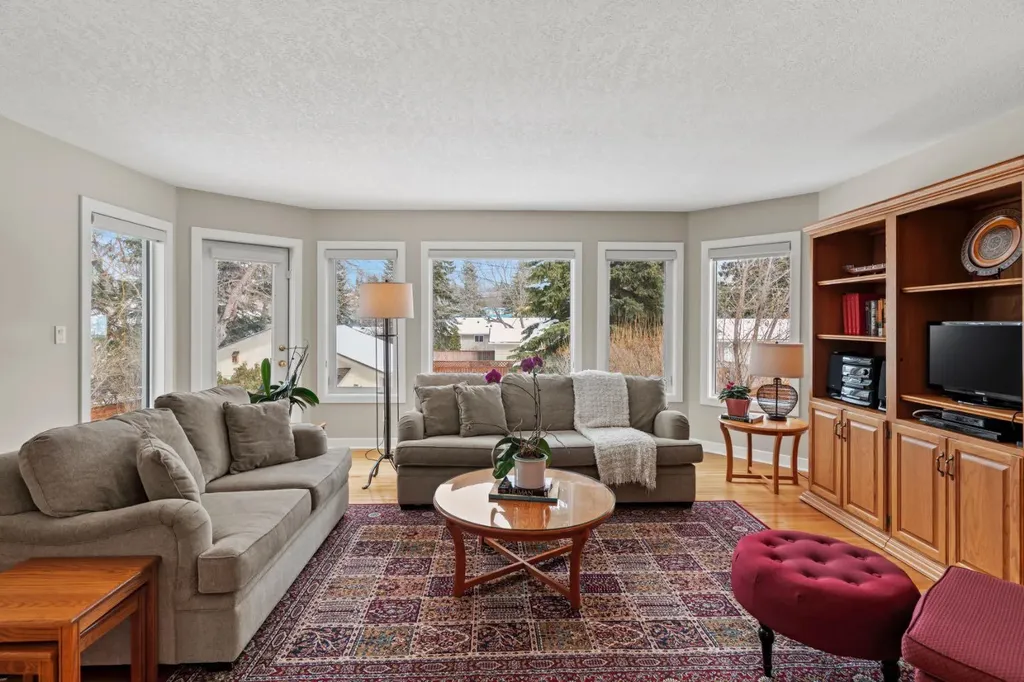 1334 Hamilton Street NW Calgary AB T2N 3W6