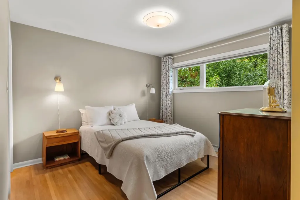 1334 Hamilton Street NW Calgary AB T2N 3W6