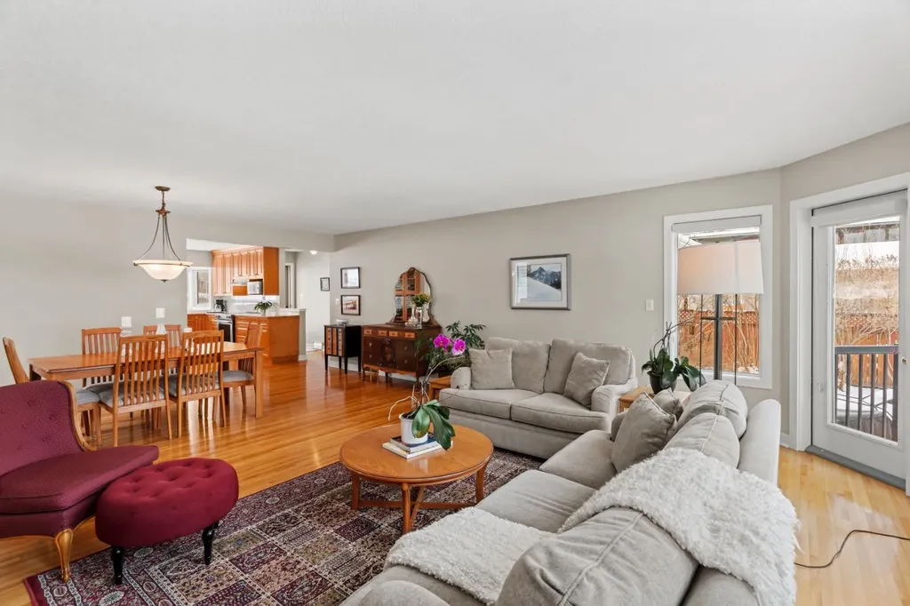 1334 Hamilton Street NW Calgary AB T2N 3W6