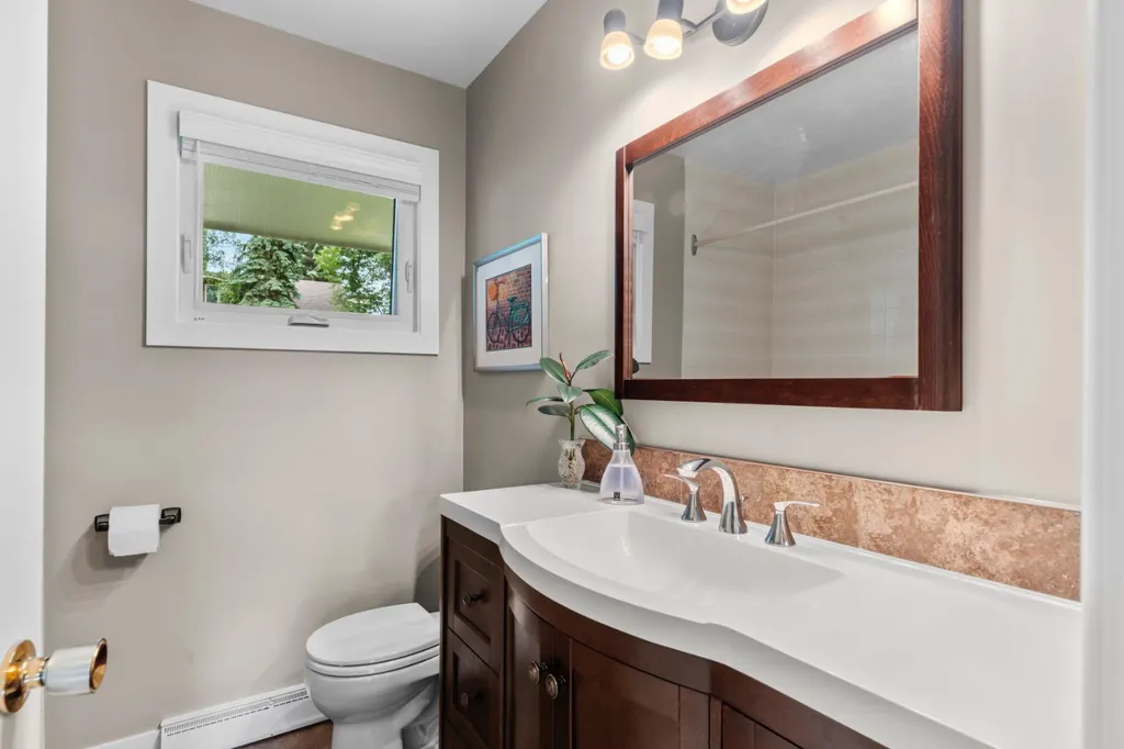 1334 Hamilton Street NW Calgary AB T2N 3W6