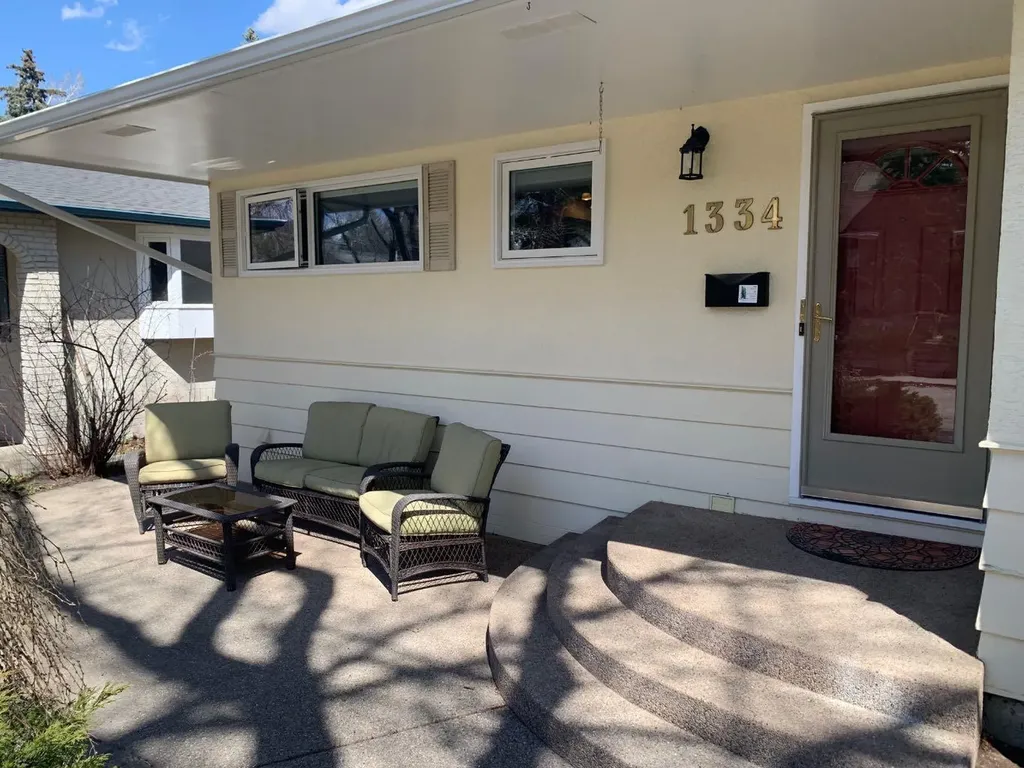 1334 Hamilton Street NW Calgary AB T2N 3W6