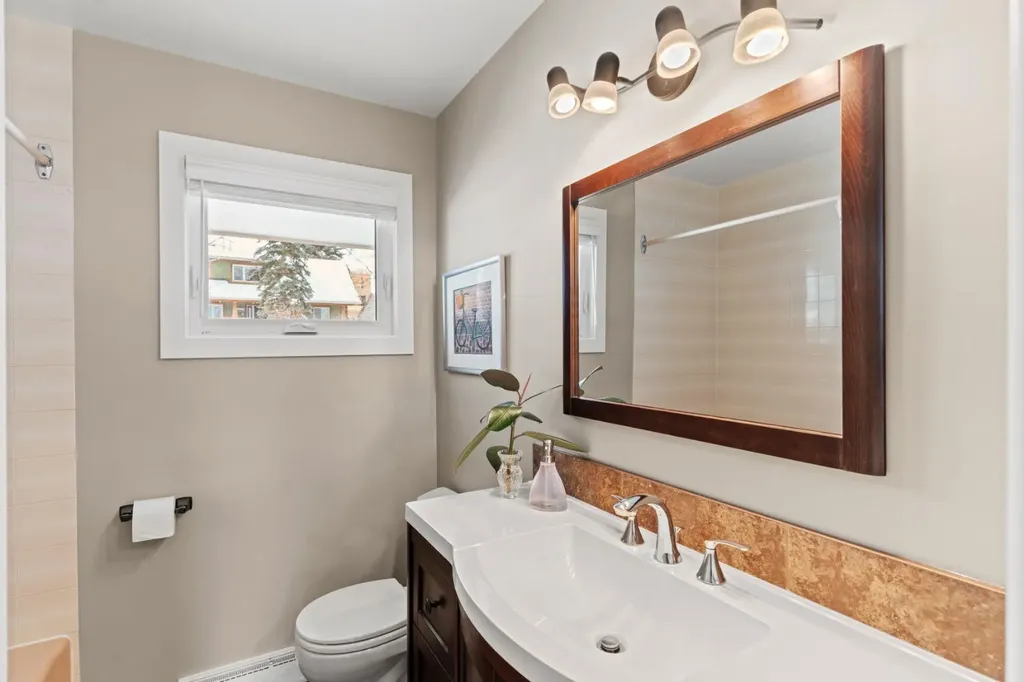 1334 Hamilton Street NW Calgary AB T2N 3W6