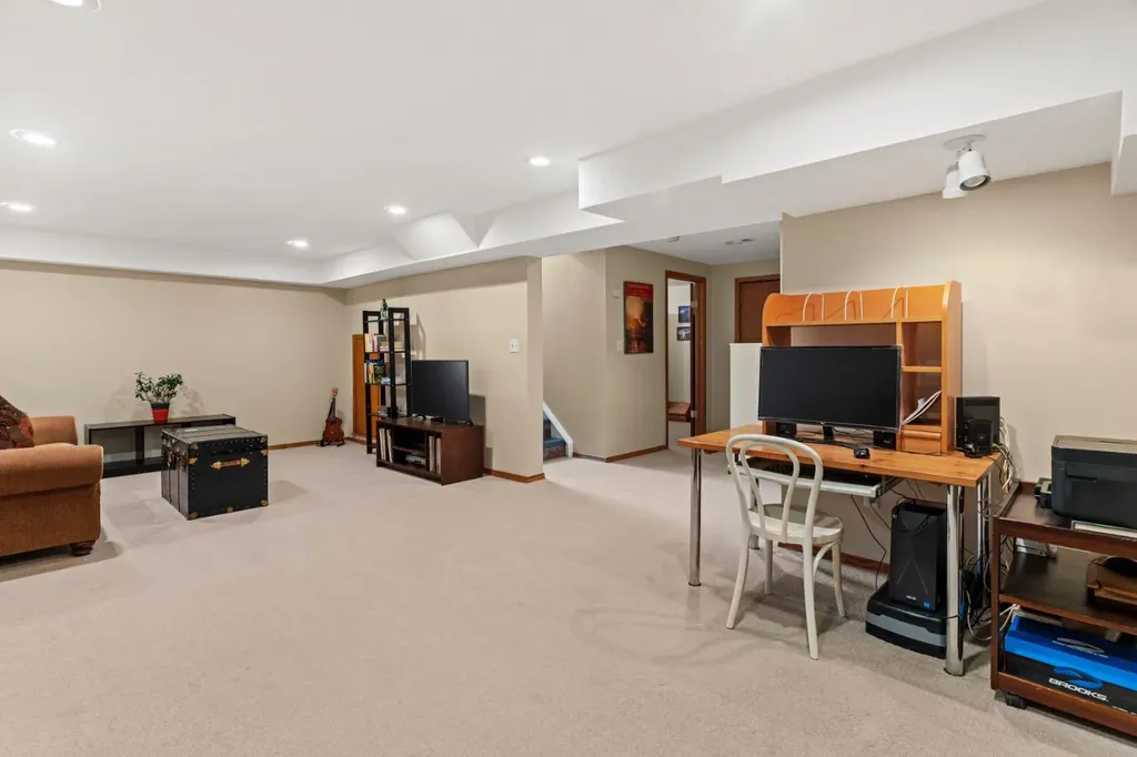 1334 Hamilton Street NW Calgary AB T2N 3W6