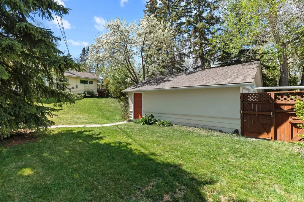 1334 Hamilton Street NW Calgary AB T2N 3W6