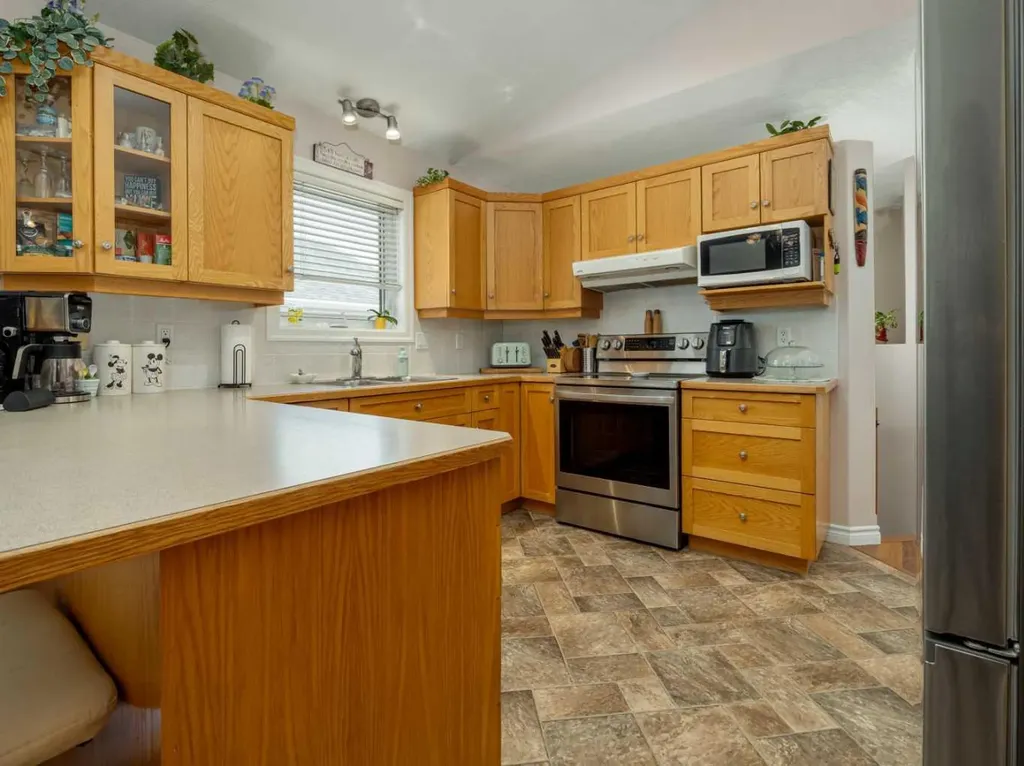 76 Blackfoot Crescent W Lethbridge AB T1K 7P7