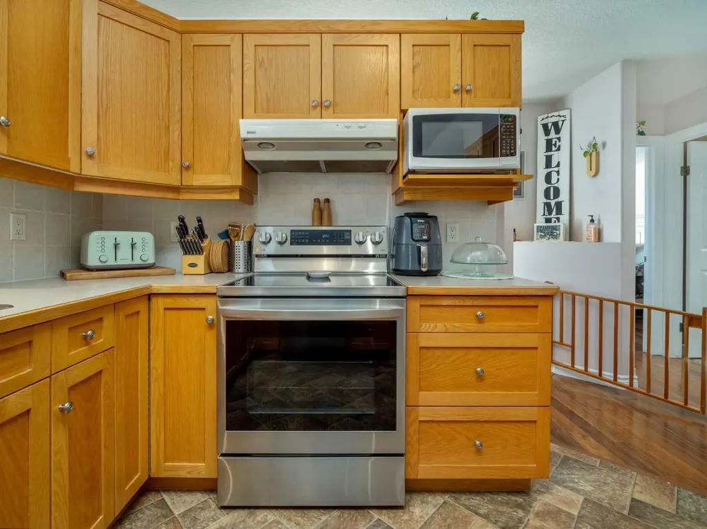 76 Blackfoot Crescent W Lethbridge AB T1K 7P7
