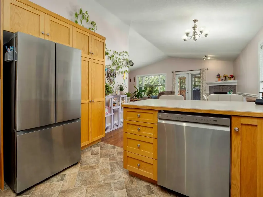 76 Blackfoot Crescent W Lethbridge AB T1K 7P7