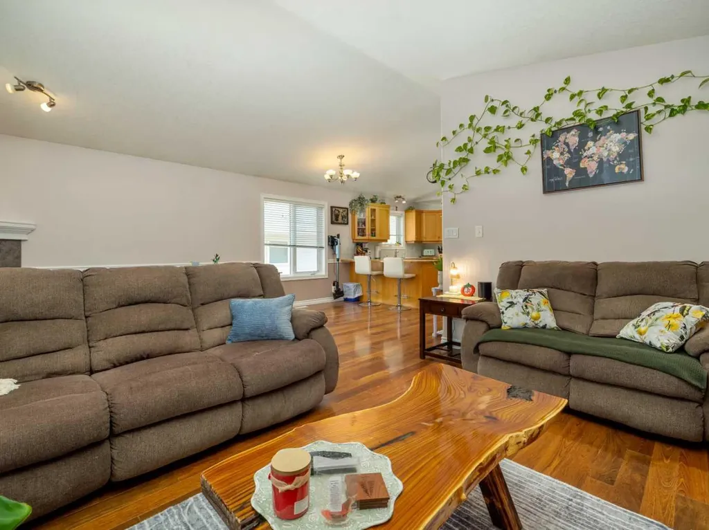 76 Blackfoot Crescent W Lethbridge AB T1K 7P7