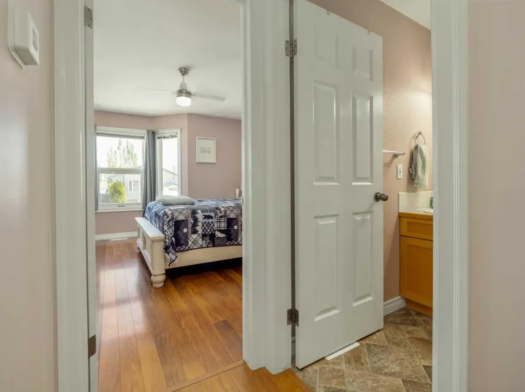 76 Blackfoot Crescent W Lethbridge AB T1K 7P7