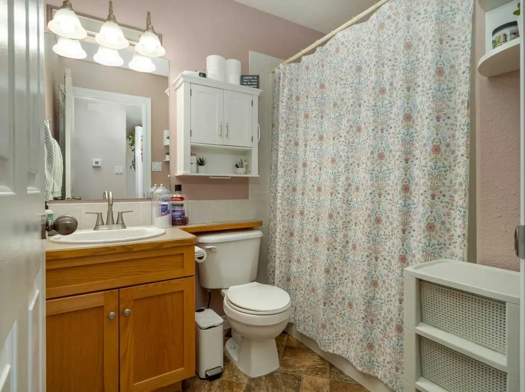 76 Blackfoot Crescent W Lethbridge AB T1K 7P7