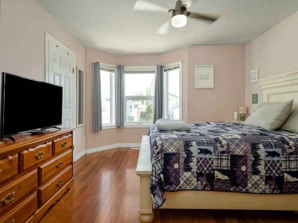 76 Blackfoot Crescent W Lethbridge AB T1K 7P7