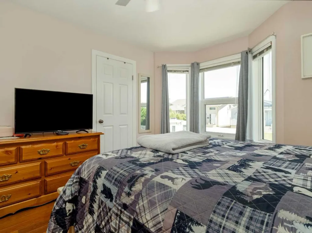 76 Blackfoot Crescent W Lethbridge AB T1K 7P7