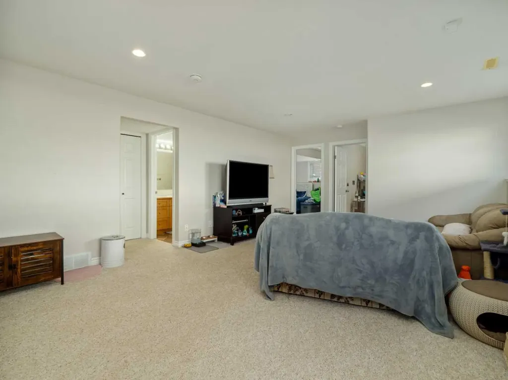 76 Blackfoot Crescent W Lethbridge AB T1K 7P7