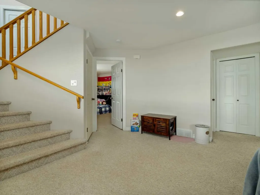 76 Blackfoot Crescent W Lethbridge AB T1K 7P7