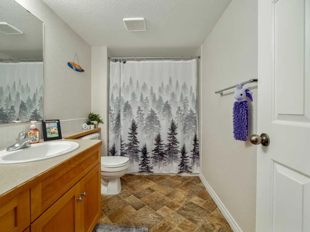 76 Blackfoot Crescent W Lethbridge AB T1K 7P7