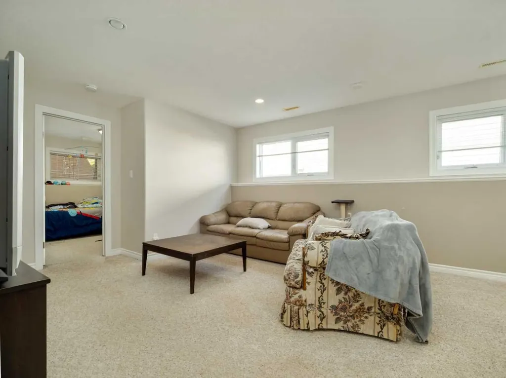 76 Blackfoot Crescent W Lethbridge AB T1K 7P7