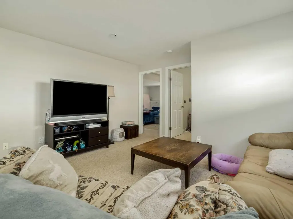 76 Blackfoot Crescent W Lethbridge AB T1K 7P7