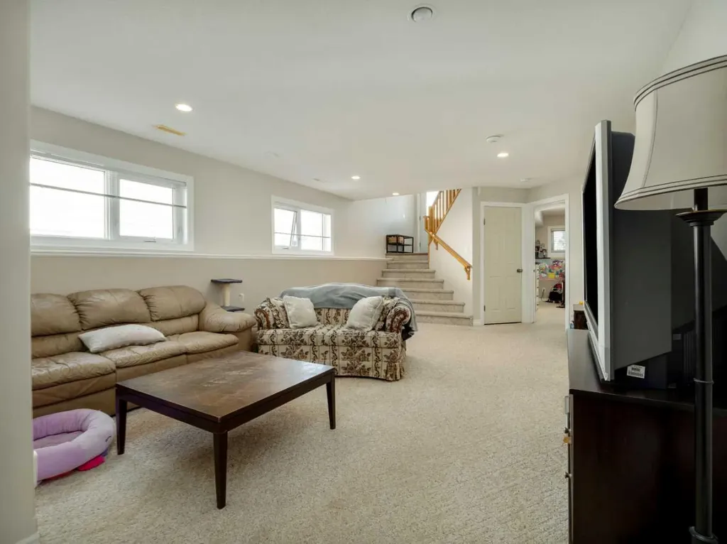 76 Blackfoot Crescent W Lethbridge AB T1K 7P7
