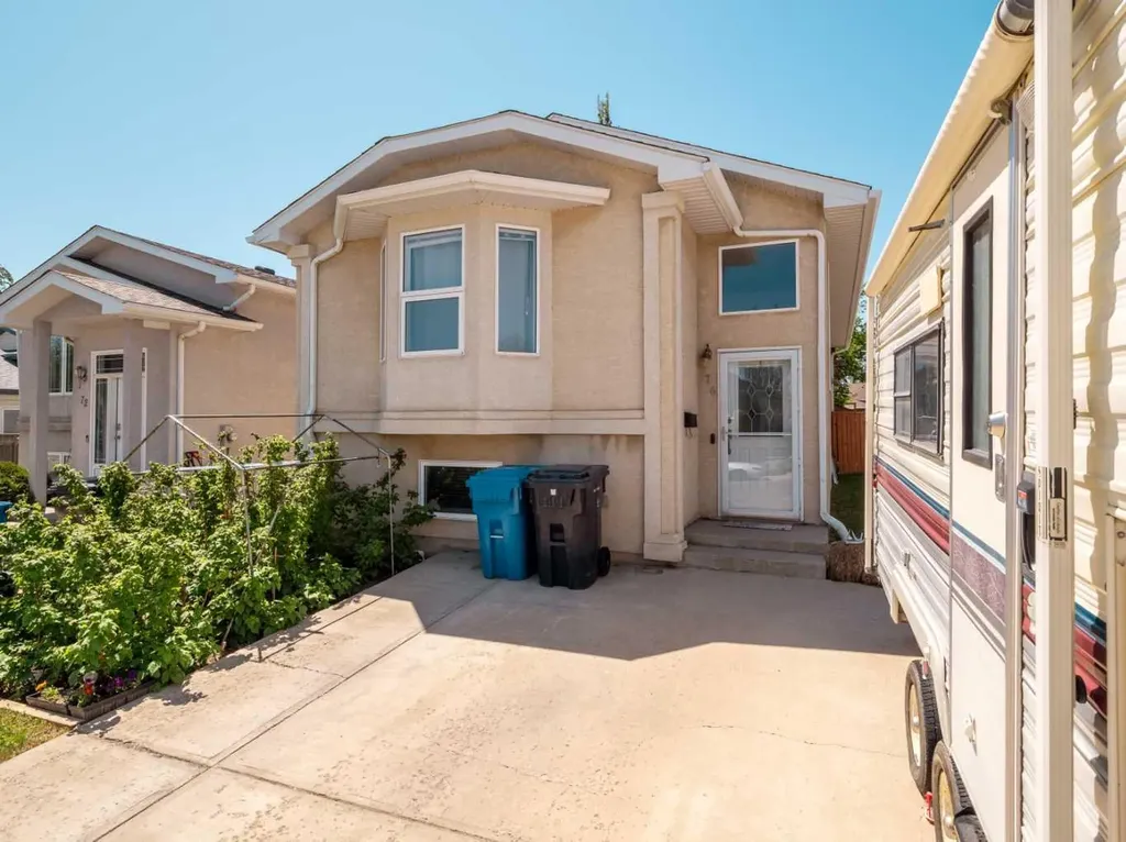 76 Blackfoot Crescent W Lethbridge AB T1K 7P7