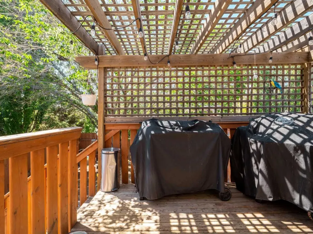 76 Blackfoot Crescent W Lethbridge AB T1K 7P7