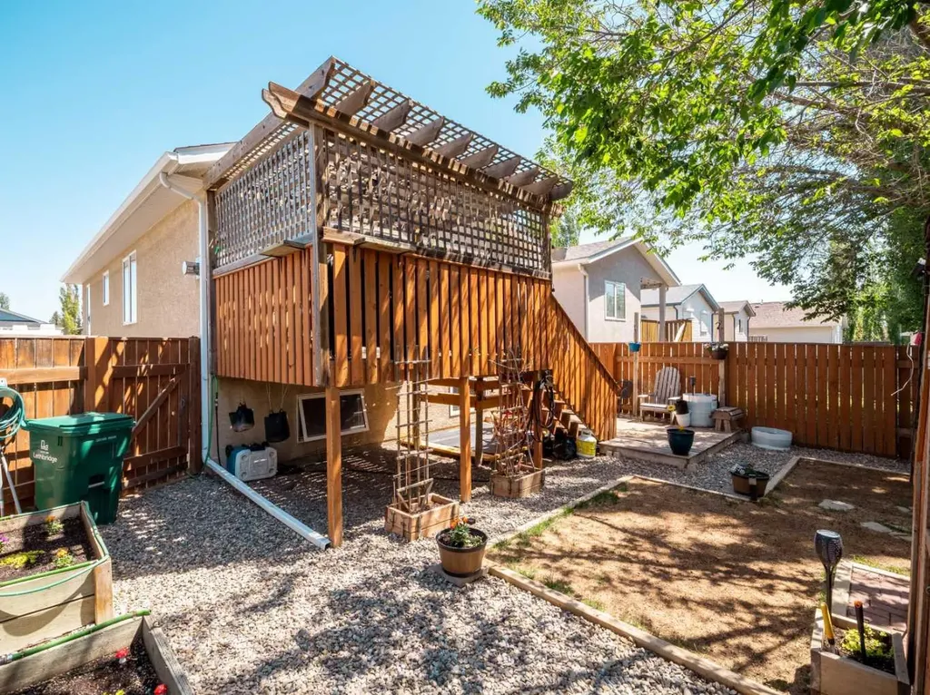 76 Blackfoot Crescent W Lethbridge AB T1K 7P7