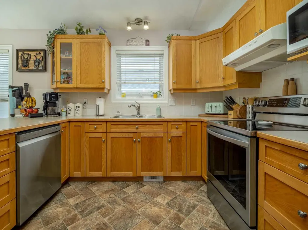 76 Blackfoot Crescent W Lethbridge AB T1K 7P7