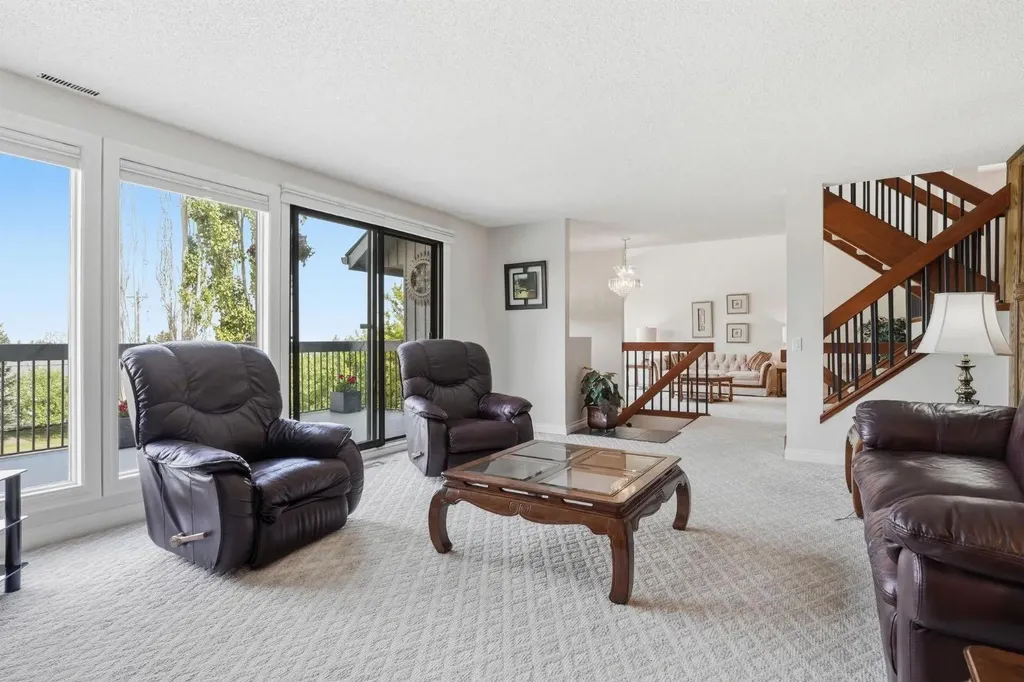 5807 Coach Hill Road SW Calgary AB T3H 1E3
