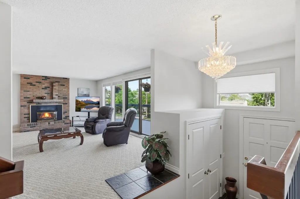 5807 Coach Hill Road SW Calgary AB T3H 1E3