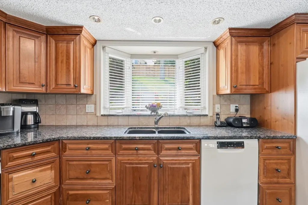 5807 Coach Hill Road SW Calgary AB T3H 1E3