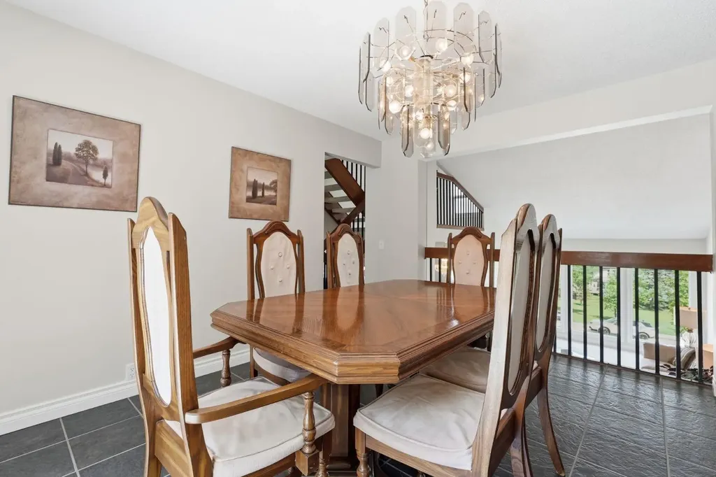 5807 Coach Hill Road SW Calgary AB T3H 1E3