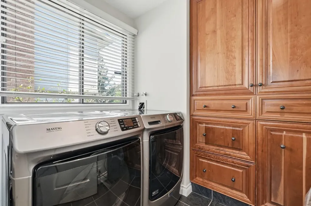 5807 Coach Hill Road SW Calgary AB T3H 1E3