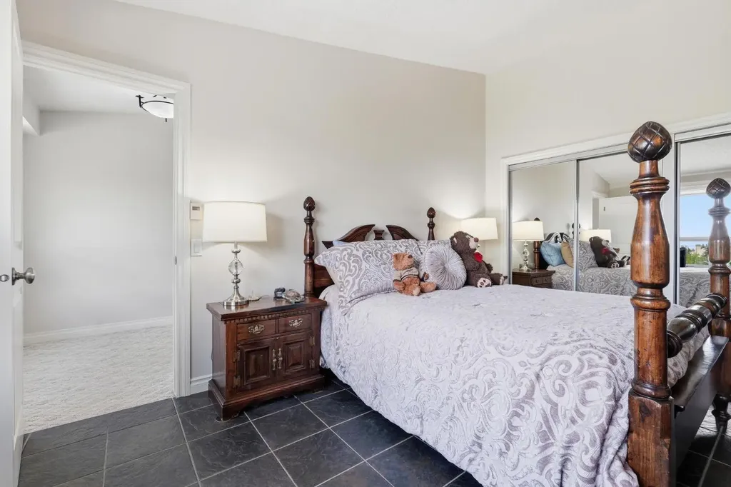5807 Coach Hill Road SW Calgary AB T3H 1E3